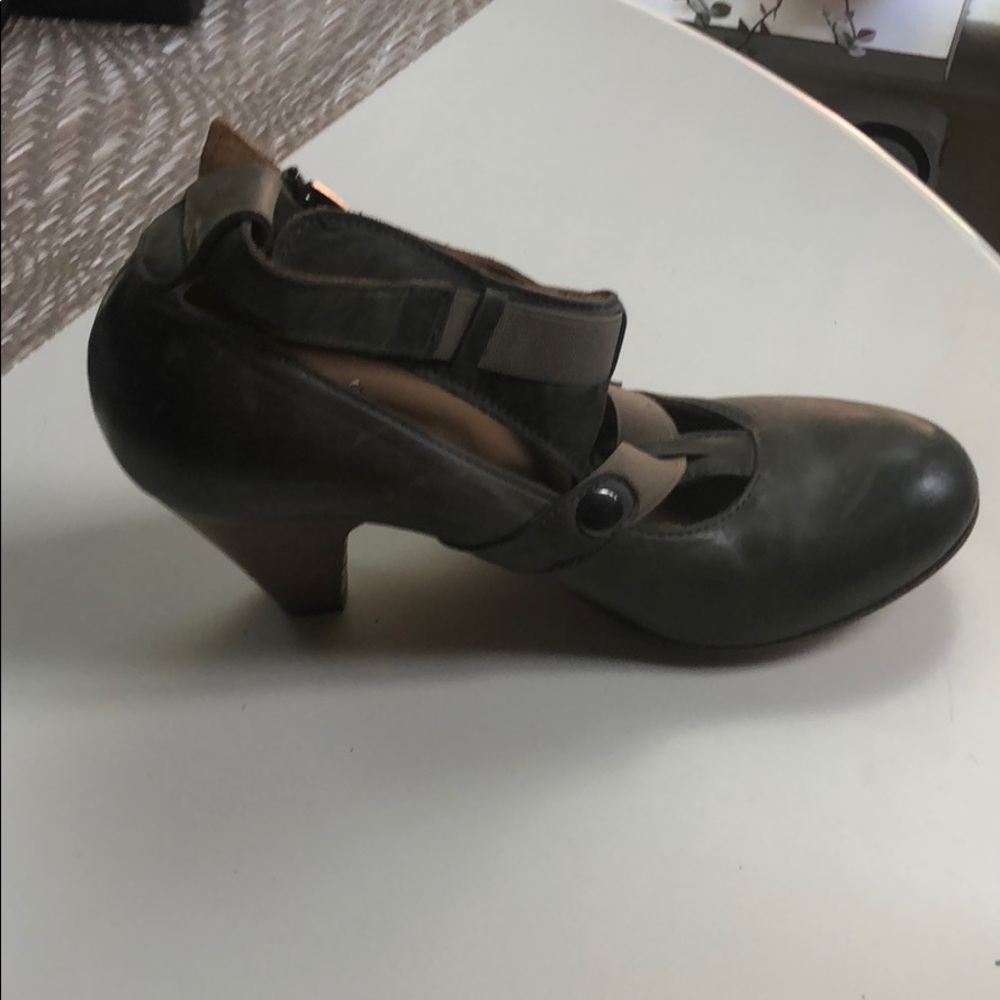 NEVER worn Gidigio Leather Marijane shoe size 37